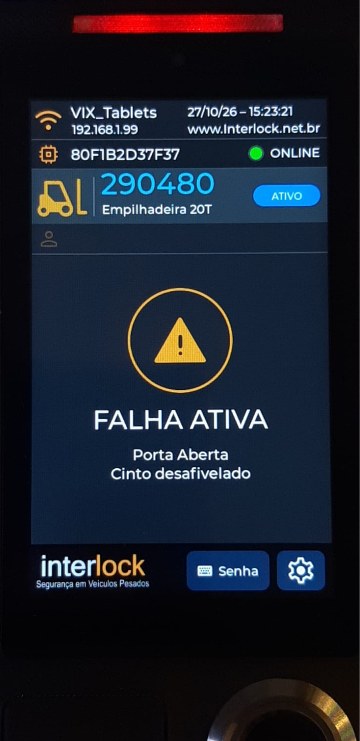 Tela do Interlock com o aviso Falha ativa: Porta aberta e Cinto desafivelado, com a luz vermelha acesa